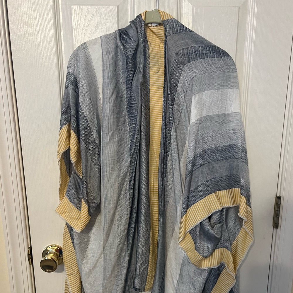 Universal Thread ONE SIZE FITS ALL ruana NWT